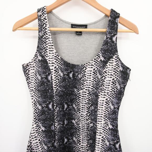 Stylestalker Dress Gray Snakeskin Print Sleeveless Mini Fit Flare Scoop Neck 2 - Picture 3 of 10